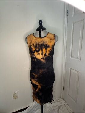 Sleeveless Tie-Dye Ribbed Bodycon Dress in Black & Gold
